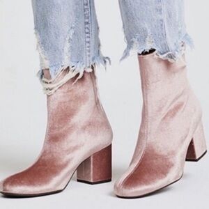 FREE PEOPLE CECILE Womens Velvet
Block Heel Ankle Booties Pink Rose Sz 7.5(38)